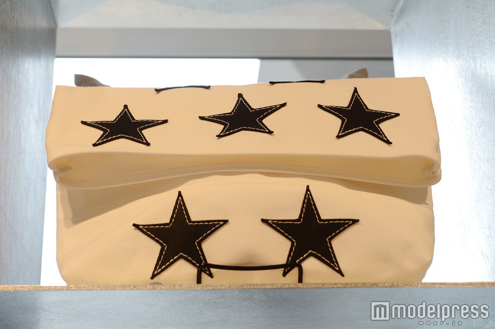 クラッチバッグ（C）モデルプレス