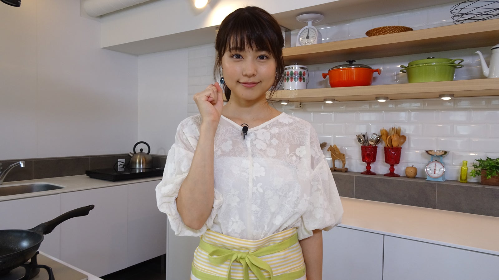 有村架純、エプロン姿で得意料理振る舞う 「手際が良い」「無駄がない」シェフも絶賛の腕前