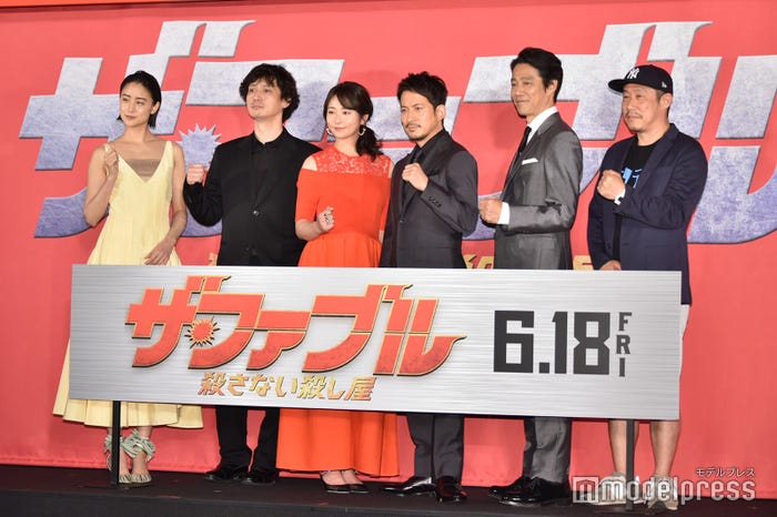 (左から)山本美月、安藤政信、木村文乃、岡田准一、堤真一、江口カン監督(C)モデルプレス