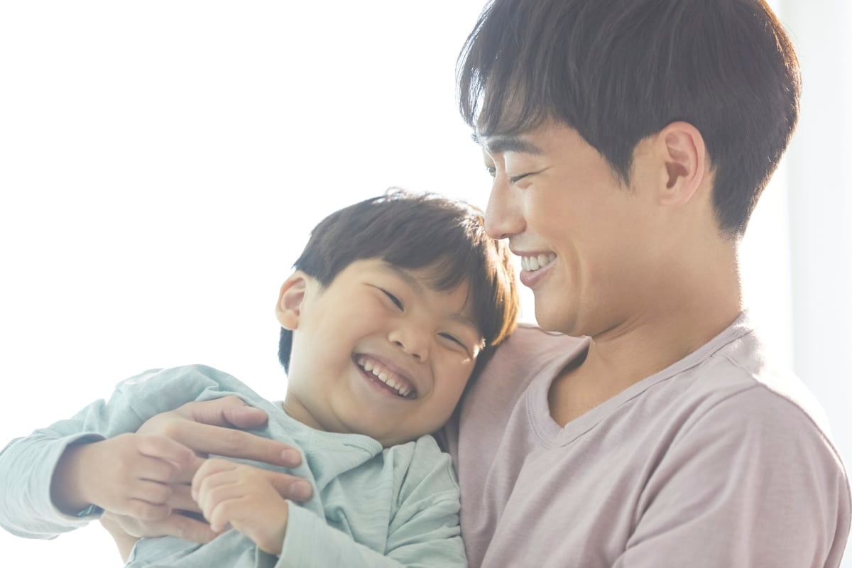 ママよりパパが好きな息子にモヤモヤ パパっ子育児のメリットとは モデルプレス