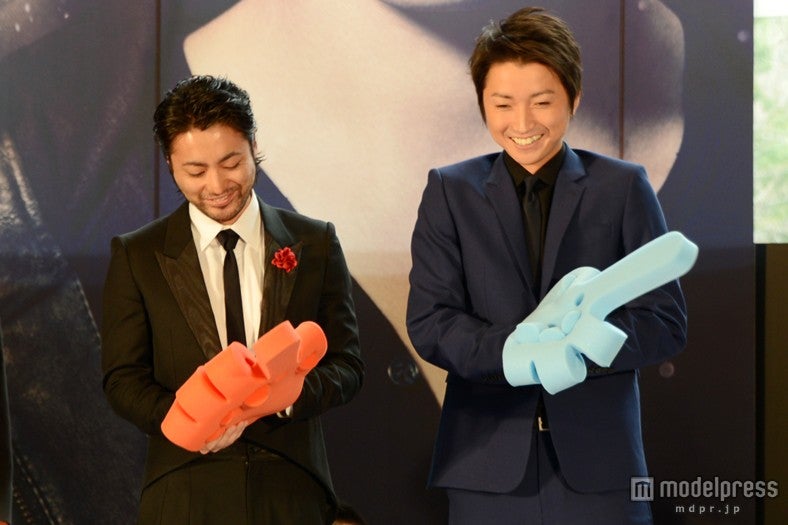 (左より)山田孝之、藤原竜也