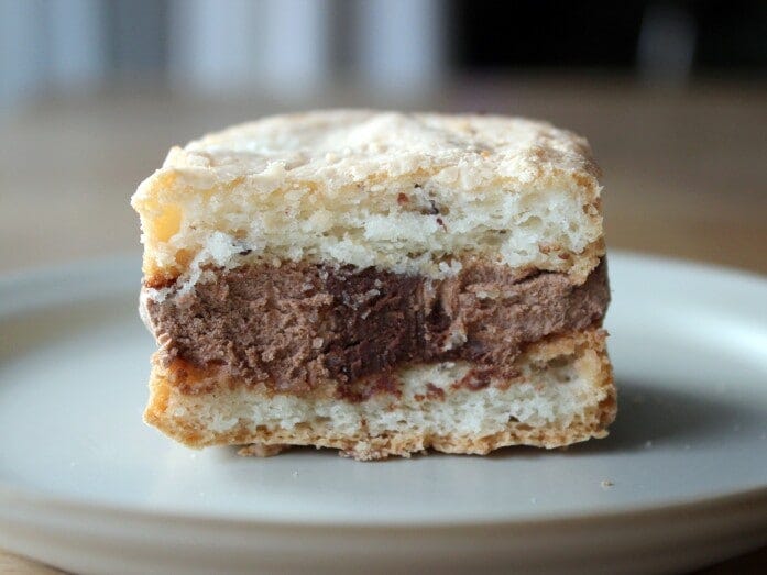 アーモンド×ヘーゼルナッツで、ナッツの風味を底上げ