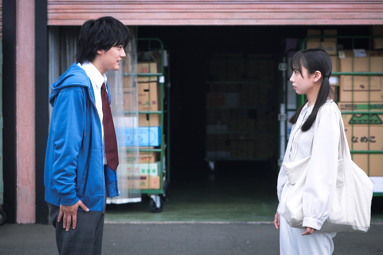 櫻井海音、齊藤京子「泥濘の食卓」第1話より（C）テレビ朝日