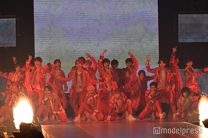 新衣装で登場した少年忍者(C)モデルプレス