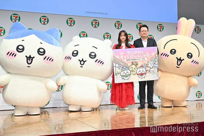 (左から)ハチワレ、ちいかわ、森香澄、岡嶋則幸氏、うさぎ(C)モデルプレス