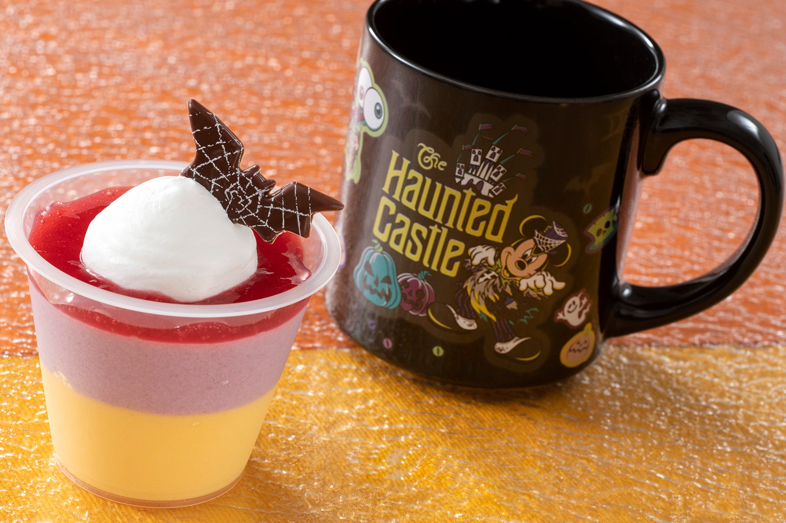 ムラサキイモ＆パンプキンムース、スーベニアカップ付き¥850（C）Disney