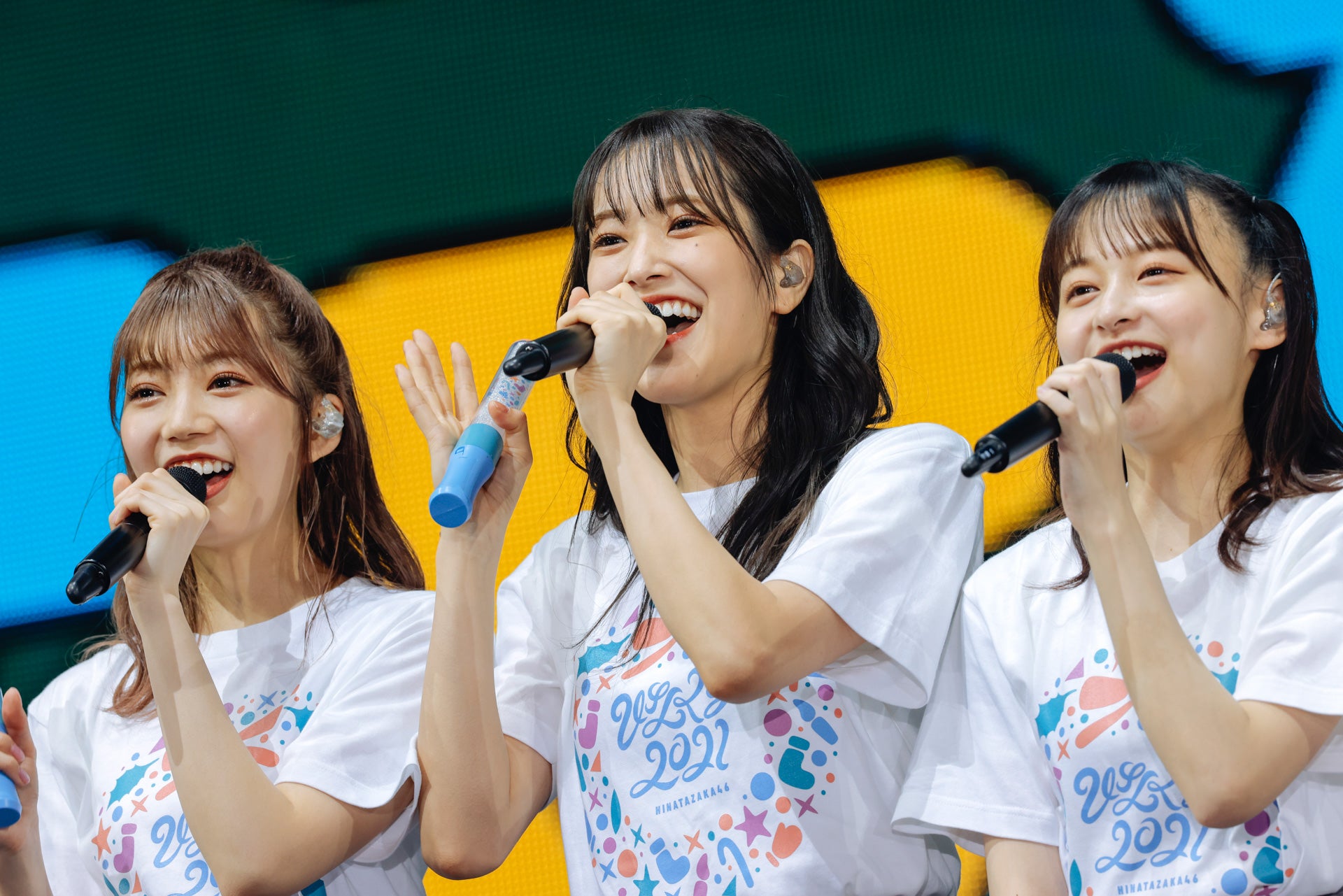 高本彩花、佐々木久美、影山優佳／日向坂46「ひなくり2021」／撮影：上山陽介