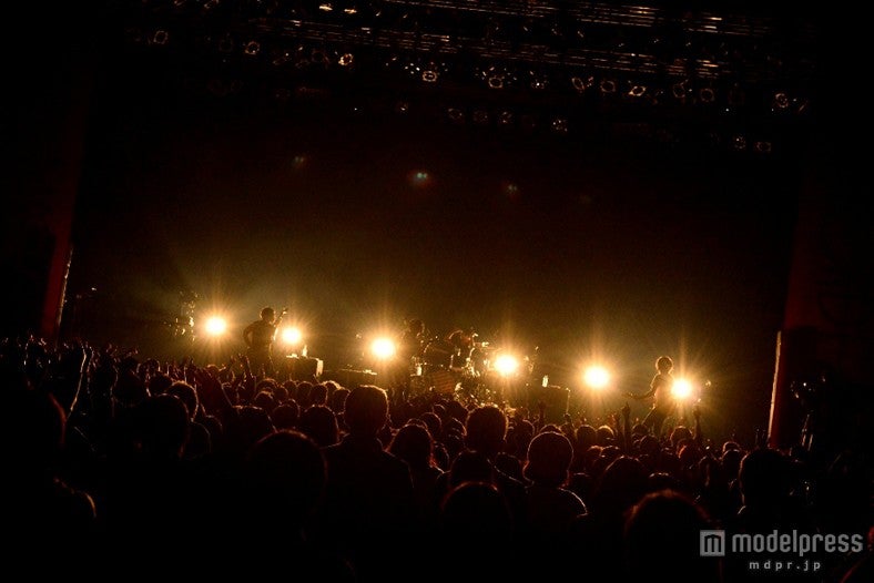 ライブイベント「unBORDE Xmas PARTY」に登場したandrop／all photo by 橋本塁
