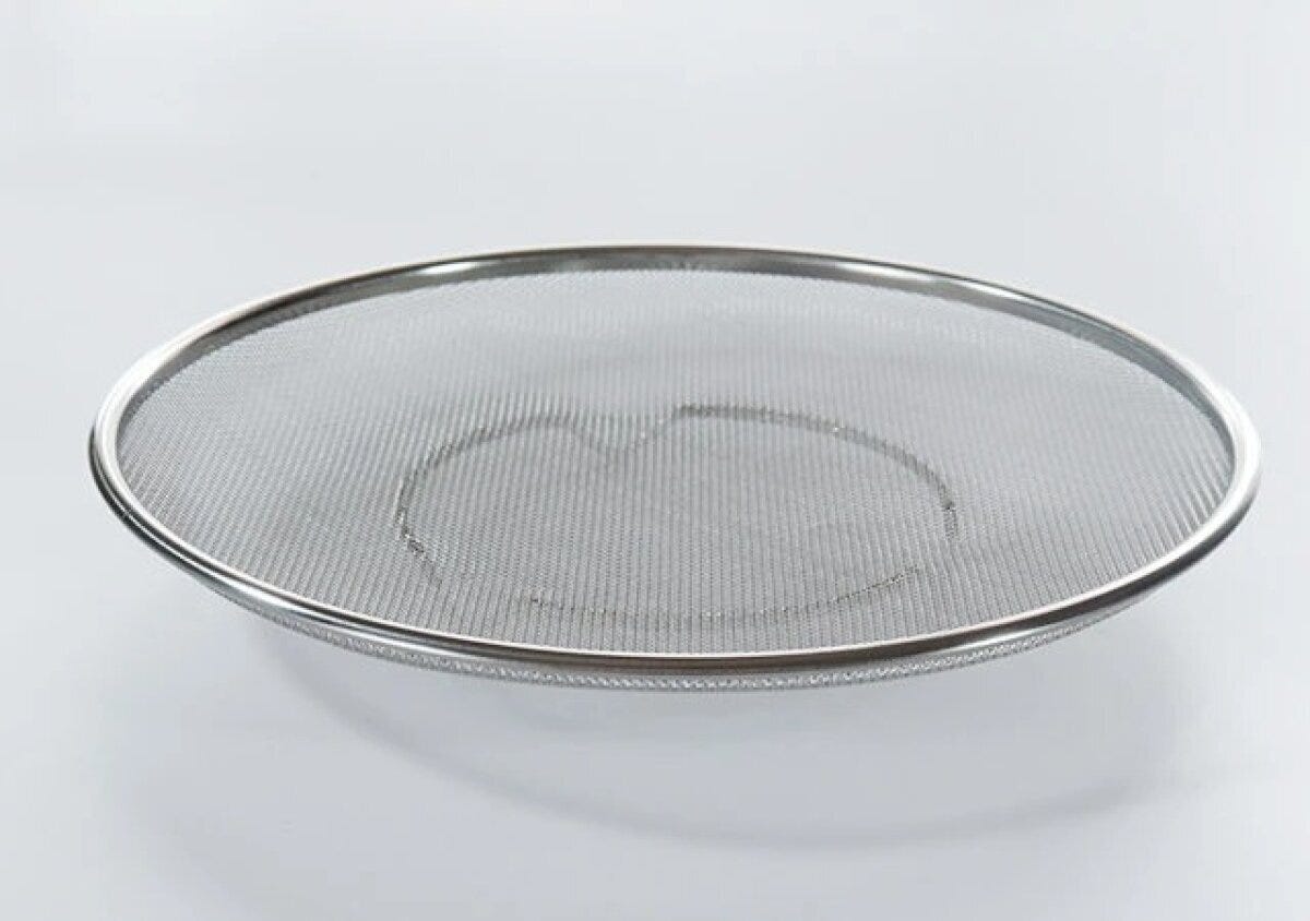 ダイソー　メッシュステンレスザル（浅型、24cm）