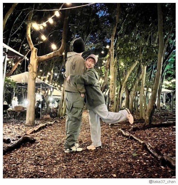 高橋みなみ、夫とのハグショット公開 峯岸みなみも反応