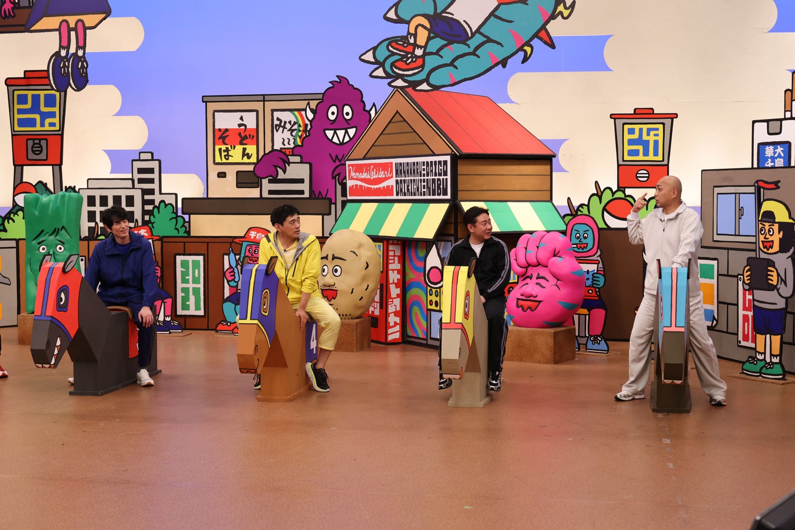 （左から）博多華丸・大吉（博多大吉、博多華丸）、錦鯉（渡辺隆、長谷川雅紀）（C）カンテレ