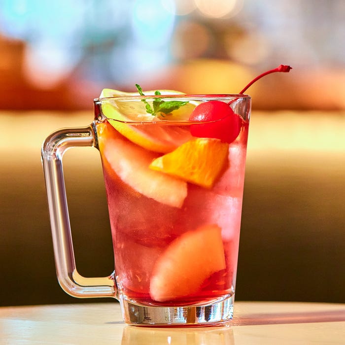 TEAVANA フルーツ ポンチ¥1,031(持ち帰りの場合)¥1,050(店内利用の場合)/画像提供:スターバックス コーヒー ジャパン