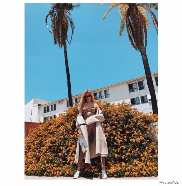 ローラ、美バストくっきりヌーディーカラーコーデに反響「ドキッとした」「刺激的」