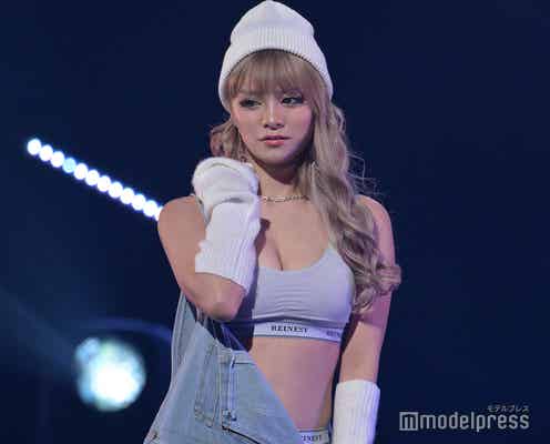 21歳でシングルマザー公表の「egg」まぁみ、ランジェリー×サロペットで美ボディ大胆披露<TGC teen 2022 Tokyo>