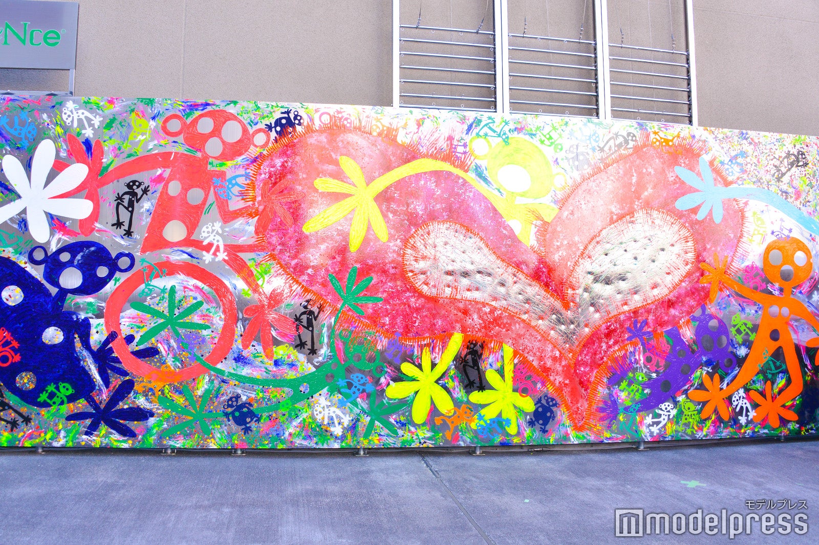 香取慎吾が描いた壁画（C）モデルプレス