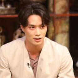 「全裸の写真が7枚入っていた」サウナで盗撮された鈴木伸之の“俺はデカい”話