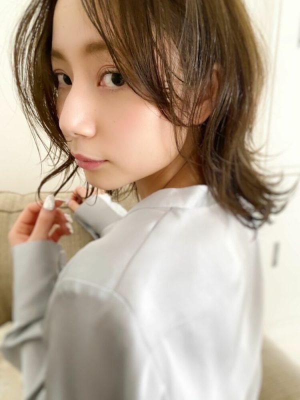マッシュウルフ ミディアムヘアはこれで確認 大人女子に似合うスタイルは モデルプレス マッシュウルフ ミディアムヘアはこれで確認 大人女子に似合うスタイルは モデルプレス