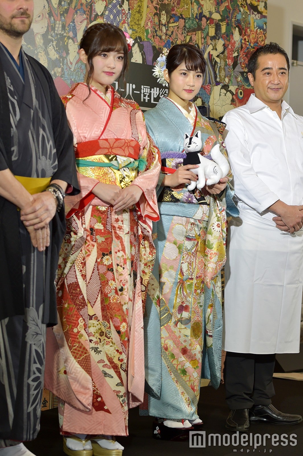 左から：松村沙友理、若月佑美（C）モデルプレス