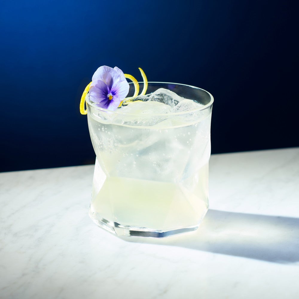 ティバーナ™ スプリッツァー シトラス ラベンダー セージ¥2,000（店内利用のみ）／画像提供：スターバックス コーヒー ジャパン