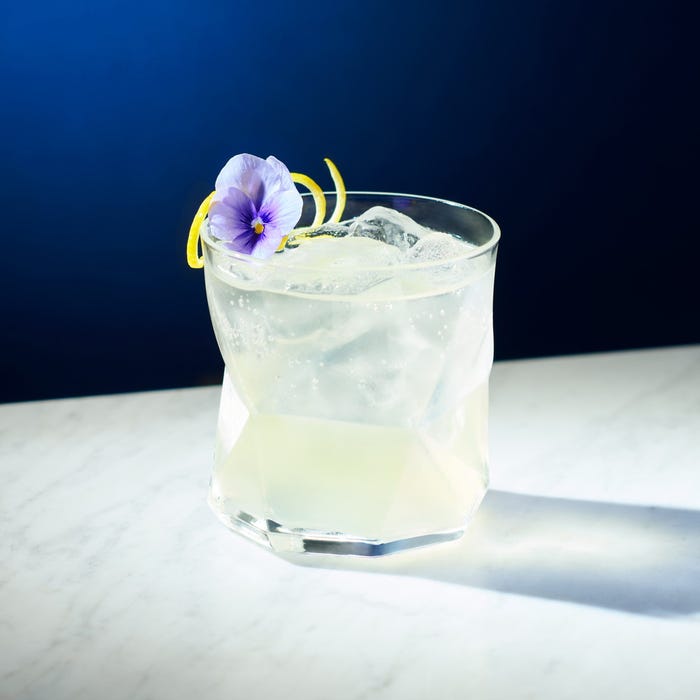 ティバーナ™ スプリッツァー シトラス ラベンダー セージ¥2,000(店内利用のみ)/画像提供:スターバックス コーヒー ジャパン