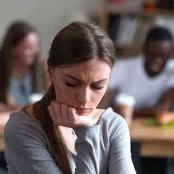 【お悩み相談】「教えて!自己防衛おじさん!女子達のマウンティングから自己防衛する方法」