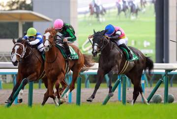 【ファンタジーS】ニクスルーナ 前年逝去の父・ジャンダルムに捧げる重賞初制覇 岩田望が成長期待「まだ粗削りで改善点ばかり」