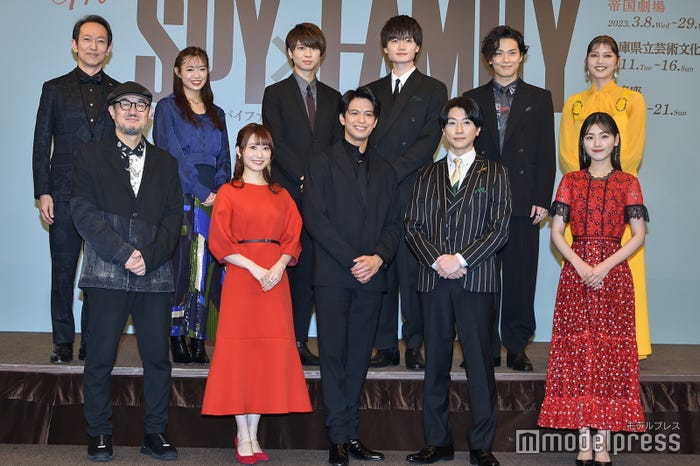 (後列左から)鈴木壮麻、山口乃々華、岡宮来夢、瀧澤翼、木内健人、朝夏まなと(前列左から)G2氏、唯月ふうか、森崎ウィン、鈴木拡樹、佐々木美玲(C)モデルプレス