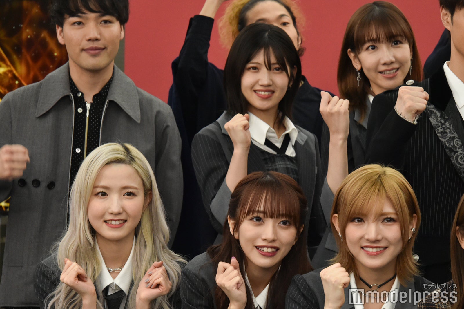 AKB48（後列）村山彩希、柏木由紀（前列）本田仁美、向井地美音、岡田奈々 （C）モデルプレス