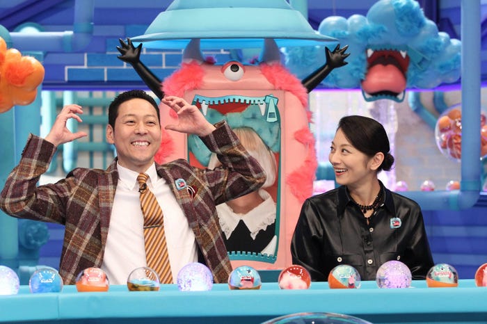 東野幸治、小池栄子『芸能人が本気で考えた!ドッキリGP』より(C)フジテレビ