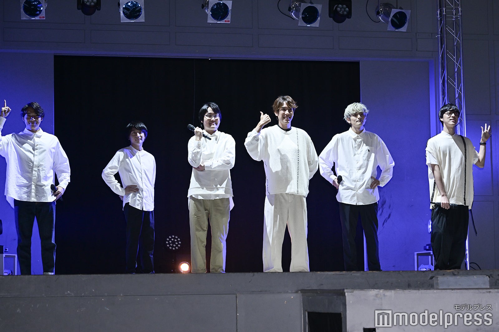 （左から）伊沢拓司、山本祥彰、鶴崎修功、須貝駿貴、乾、ふくらP（C）モデルプレス