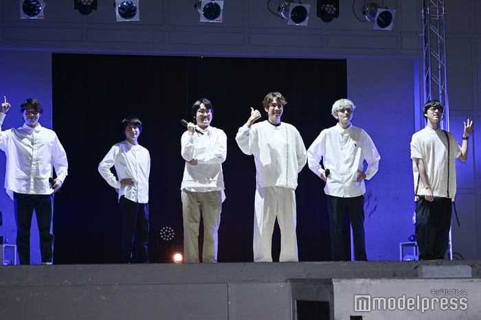 (左から)伊沢拓司、山本祥彰、鶴崎修功、須貝駿貴、乾、ふくらP(C)モデルプレス