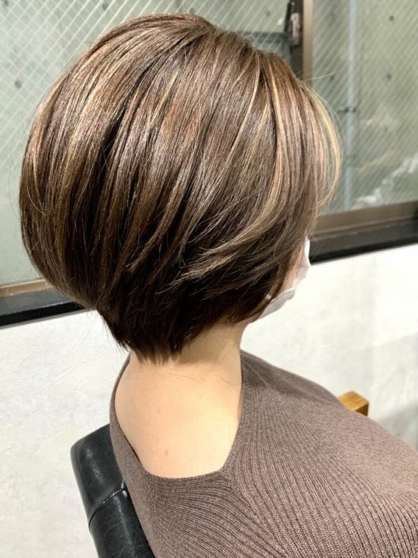 メッシュの入った女性向けショートヘア集 トレンドを押さえた動きを出すヘアスタイル モデルプレス