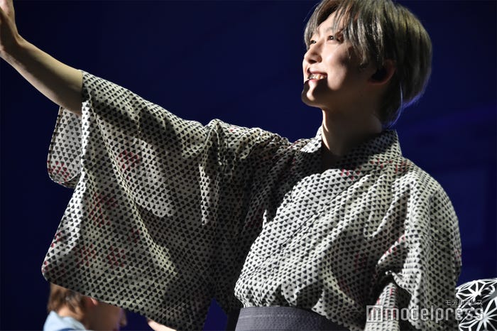 Kの背中を見て“弟たち”にかっこいい姿を見せるFUMA(C)モデルプレス