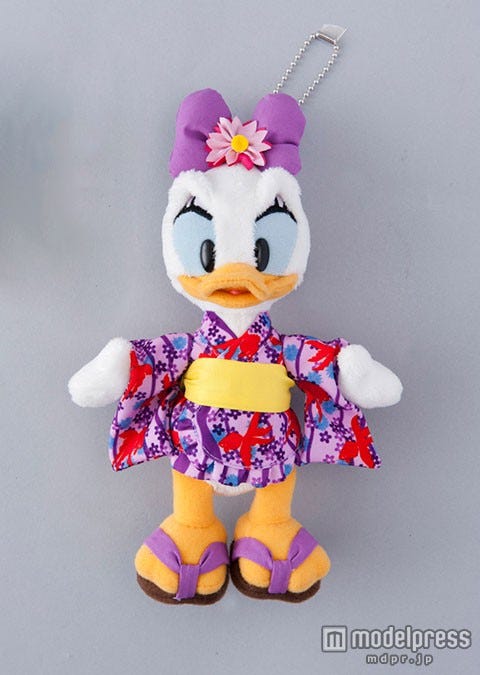 デイジーのぬいぐるみバッジ¥1600(C)Disney
