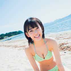 HKT48宮脇咲良、キュートな水着＆制服姿でみずみずしい“さくら”満開（C）桑島智輝／集英社【モデルプレス】