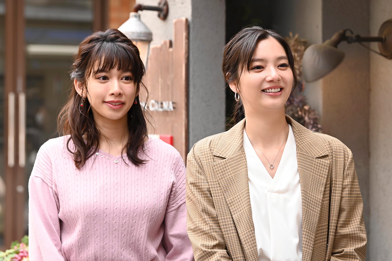 結城モエ、新川優愛／ドラマ「ギルティ～この恋は罪ですか？～」より（C）読売テレビ