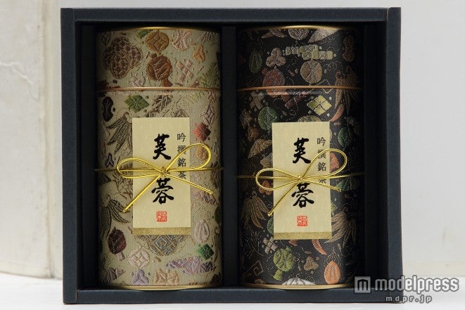 老舗四代目茶師の上質ブレンド煎茶ギフトセット／180g×2缶￥7,600（送料込）／「saita」1月号より／画像提供：セブン&アイ出版