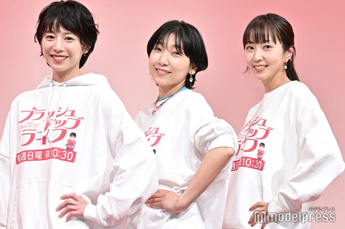 “熊谷ビューティー学院”ポーズの夏帆、安藤サクラ、木南晴夏 (C)モデルプレス