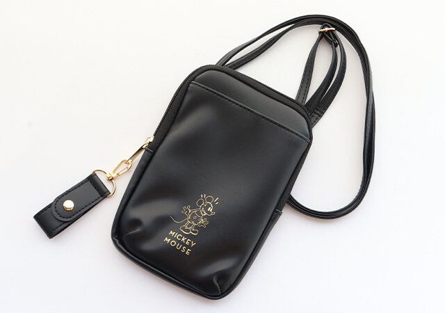 ムック本　ムック　付録　人気　おすすめ　オススメ　宝島社　宝島　レビュー　便利　優秀　当たり　最高　2023　ミッキーマウス　スマホショルダー　ショルダー　スマホバッグ　バッグ　黒バッグ　ショルダーバッグ