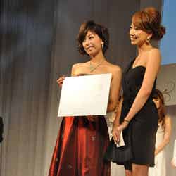 第1回「美ママAWARD」審査員特別賞受賞の神谷知佳さん（左）、東原亜希