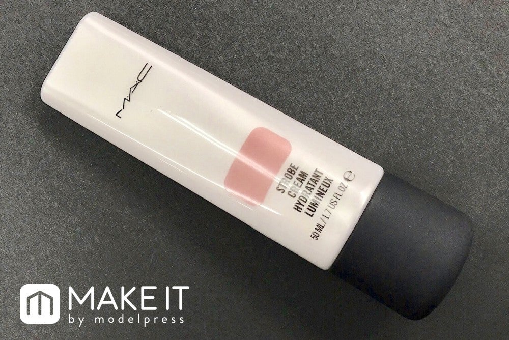 M・A・C／ストロボクリーム／ピンクライト／4,500円（税抜） (C)メイクイット