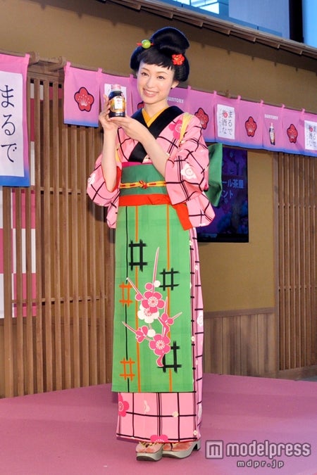 CM同様の和装姿で登場した栗山千明