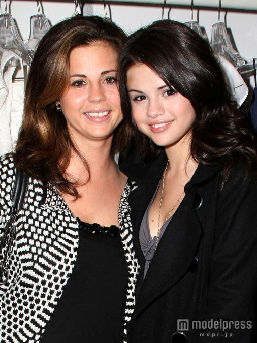 セレーナ・ゴメス、両親をマネージャーから解雇