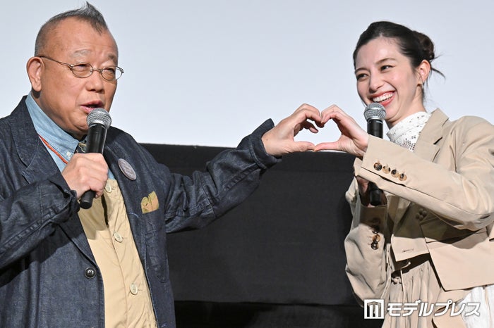 中条あやみ「素敵な旦那さん」仲良しぶりを“ハート”でアピール 鶴瓶「こんなんばっかするんですよ」＜あまろっく＞