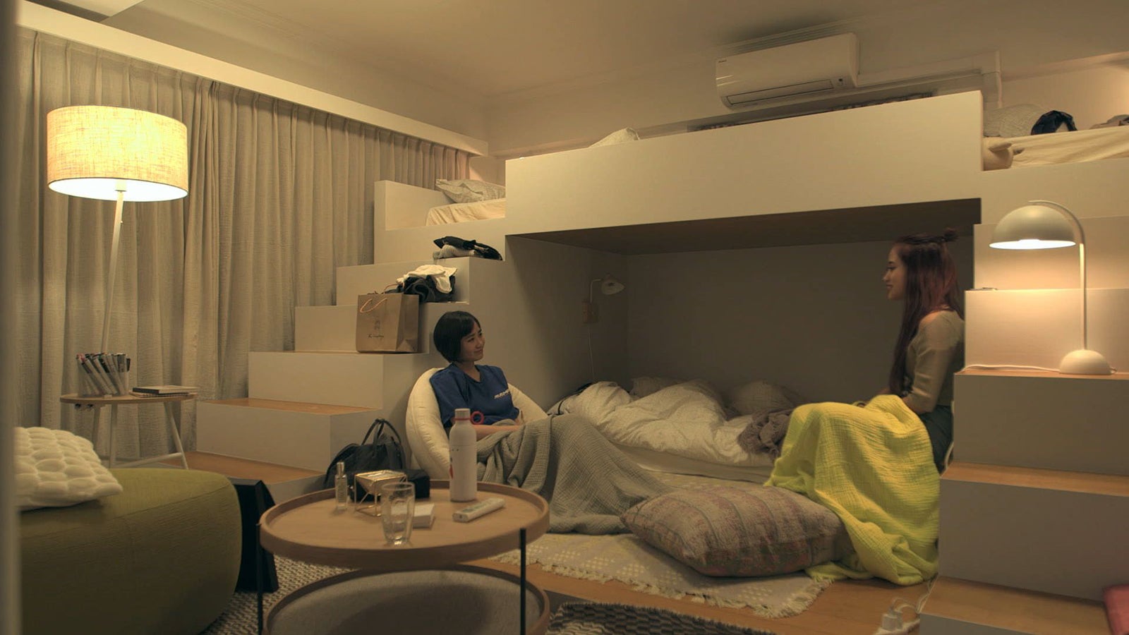 香織、莉咲子「TERRACE HOUSE TOKYO 2019-2020」3rd WEEK（C）フジテレビ／イースト・エンタテインメント