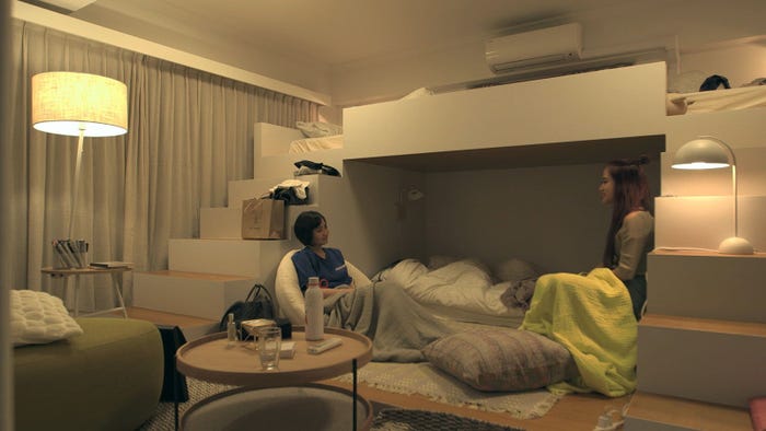 香織、莉咲子「TERRACE HOUSE TOKYO 2019-2020」3rd WEEK(C)フジテレビ/イースト・エンタテインメント