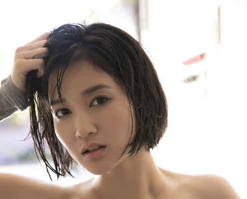 “巨乳すぎるレポーター”出口亜梨沙にうっとり 美バストのぞく大胆ショット