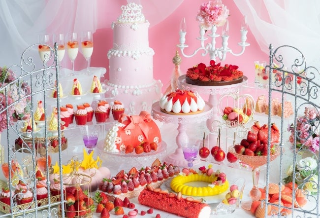 ヒルトン大阪「ストロベリーデザートビュッフェ ～プリンセス舞踏会へようこそ～」／画像提供：ヒルトン