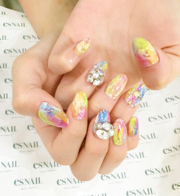 シルバーホイル×ネオンカラー/画像提供:esNAIL