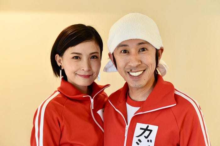 (左から)ヨメサック、カジサック(C)YOSHIMOTO KOGYO CO.,LTD.